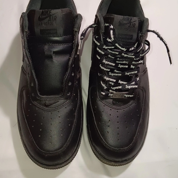 Air Force 1 Low Supreme Edition Black size 10 men missing a Shoe lace - Picture 1 of 12